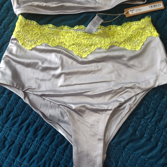 SKIMS Two-Piece Bikini Set in Light Gray with Neon Yellow Lace - Picture 3 of 10